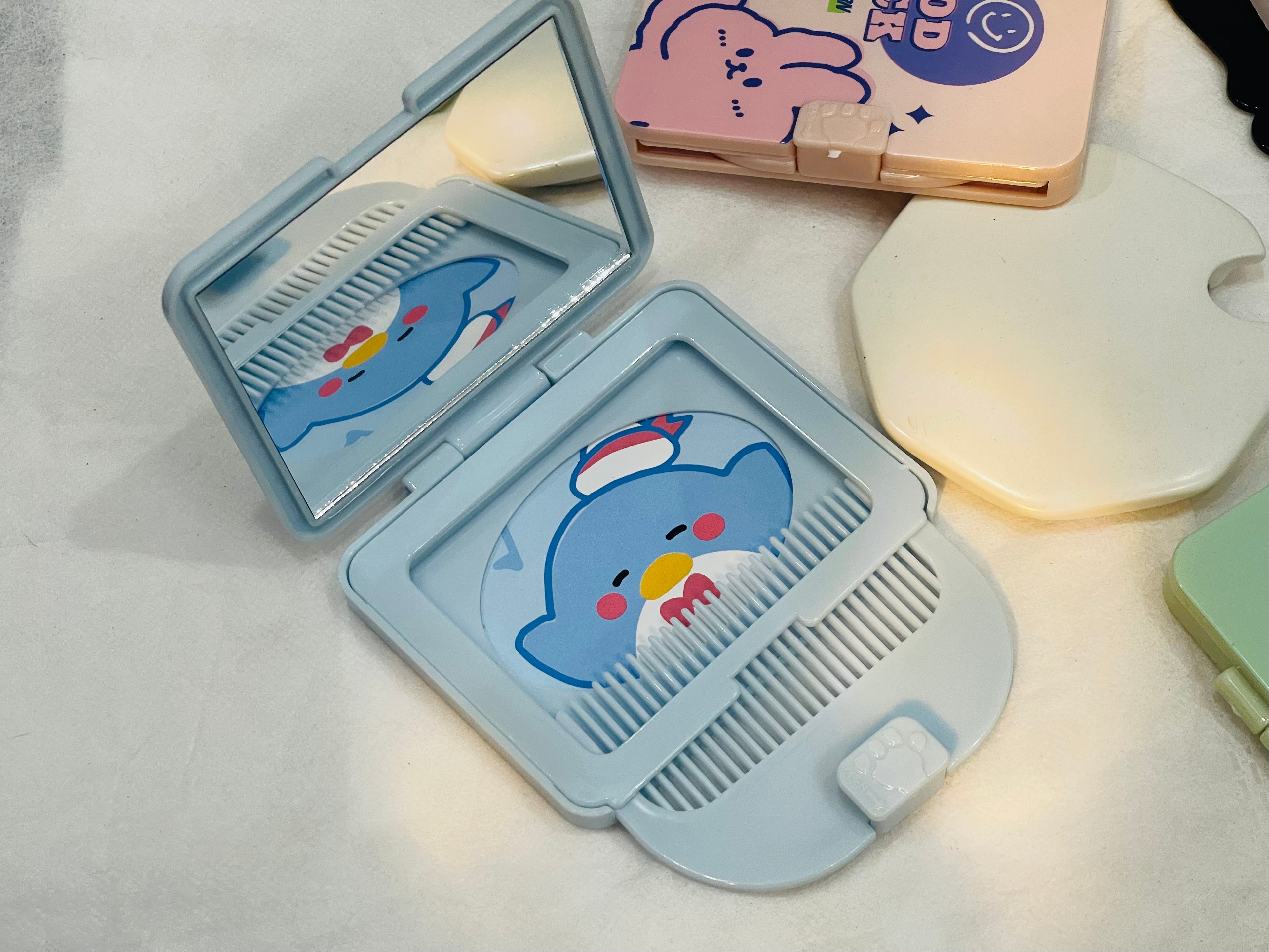 Compact Mirror & Comb Duo