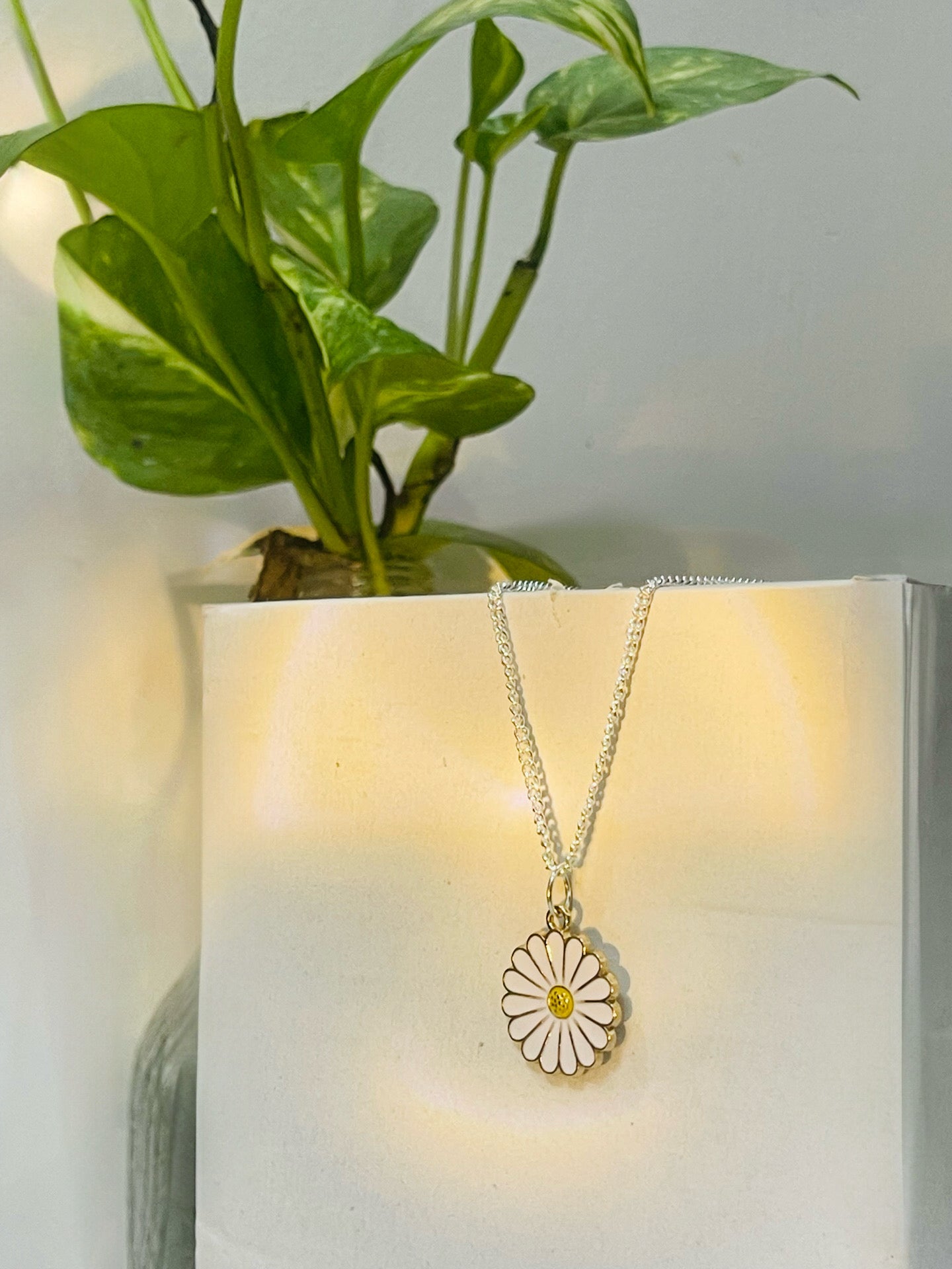 Daisy Glow pendant
